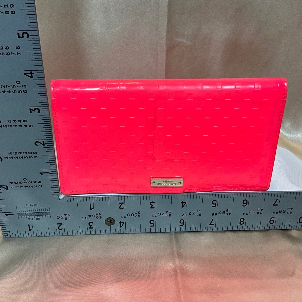 Kate Spade Hot Pink wallet. 9-H7B - Picture 4 of 8